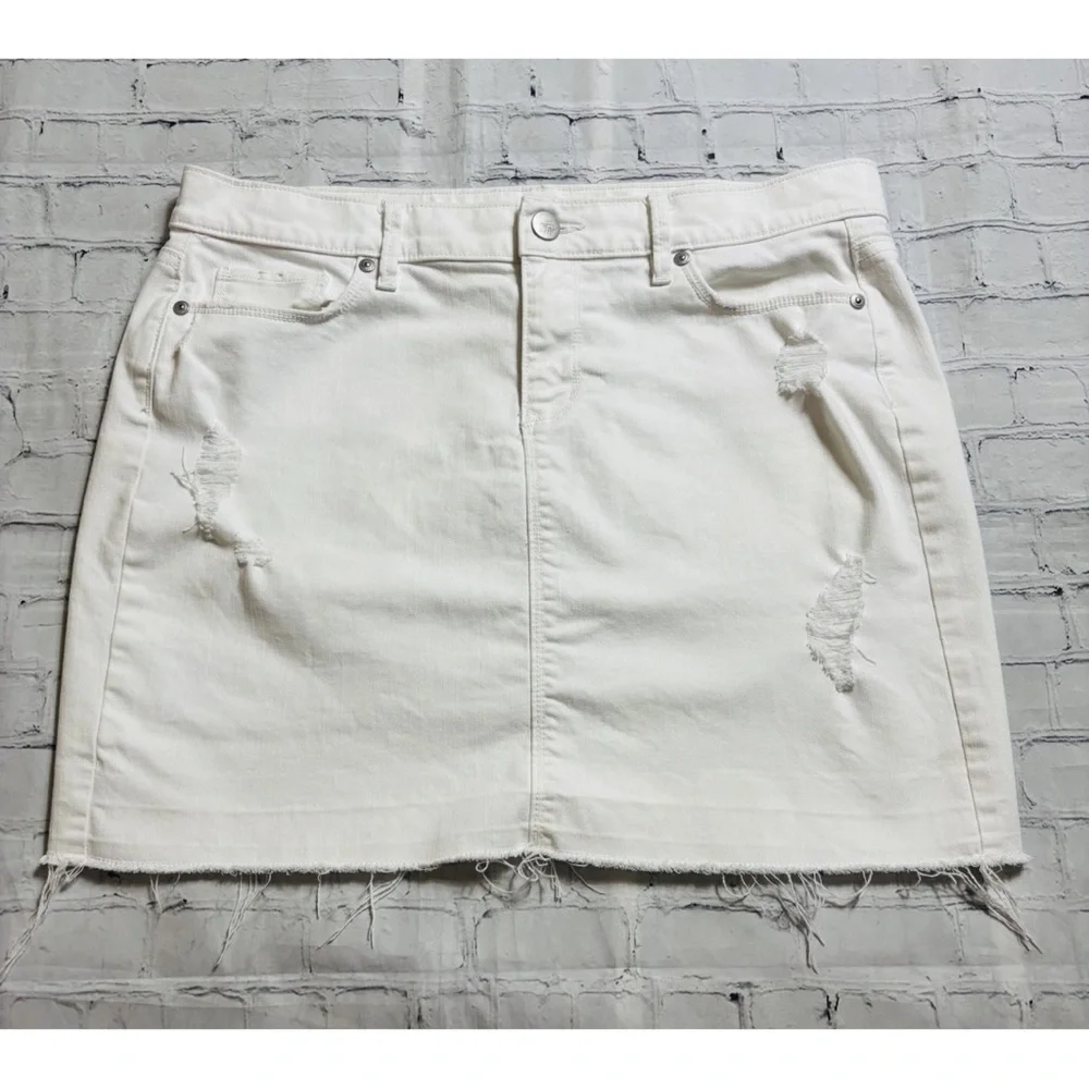 LOFT White Denim Mini Skirt Size 10 30 Straight Stretch Raw Hem Distressed